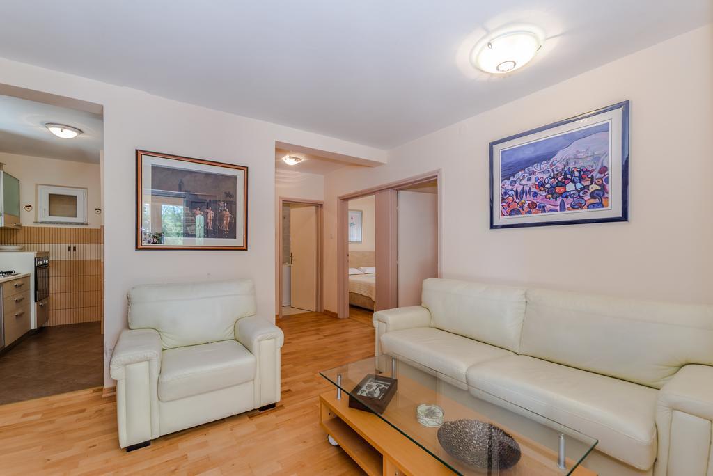 Paula Apartments Vir Eksteriør bilde